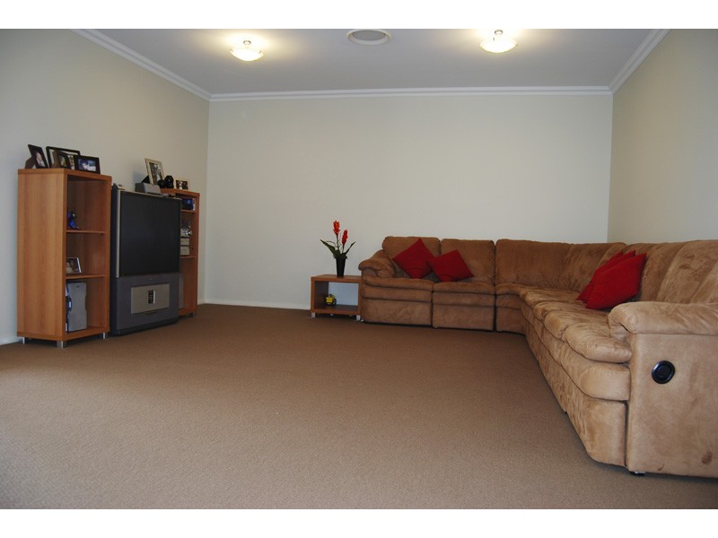 30 Lakeside Circuit, Dubbo NSW 2830