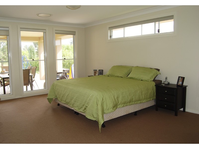 30 Lakeside Circuit, Dubbo NSW 2830