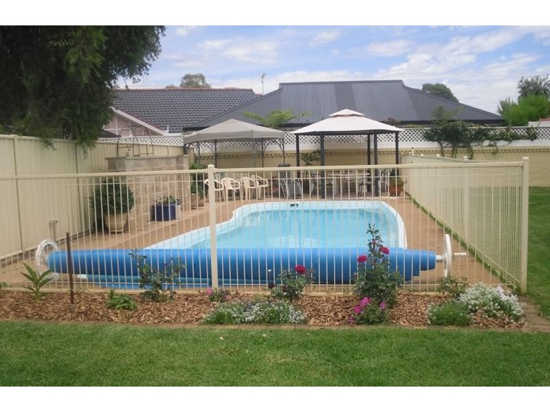1 Hazelwood Drive, Dubbo NSW 2830