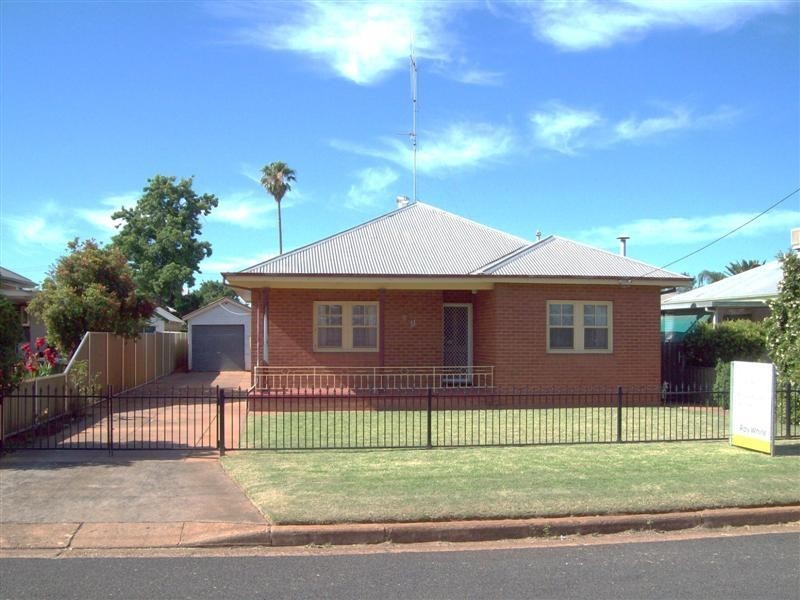 11 Macdonald Street, Dubbo NSW 2830