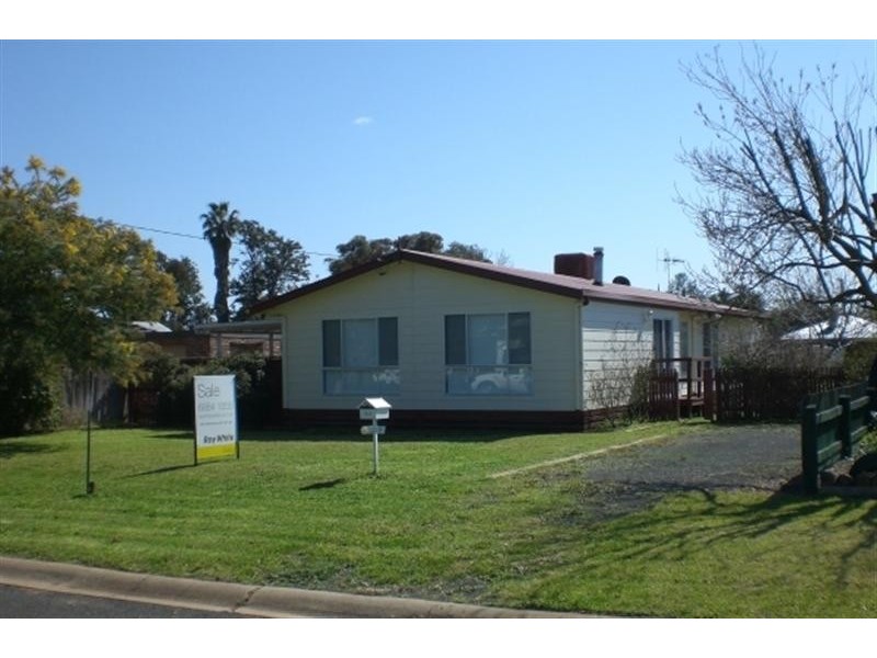 8 Bobs Street, Gilgandra NSW 2827