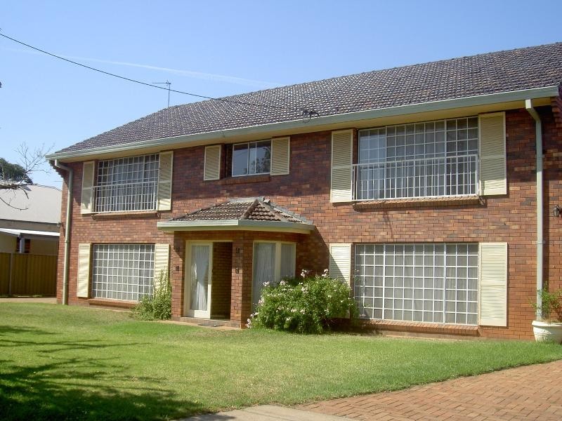 1/2 A Furney Street, Dubbo NSW 2830