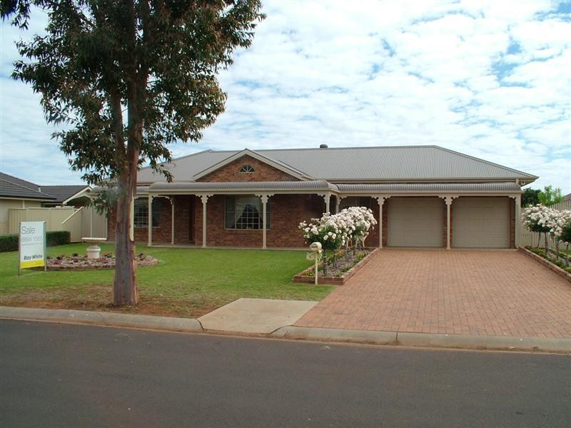 9 Sunvale Avenue, Dubbo NSW 2830