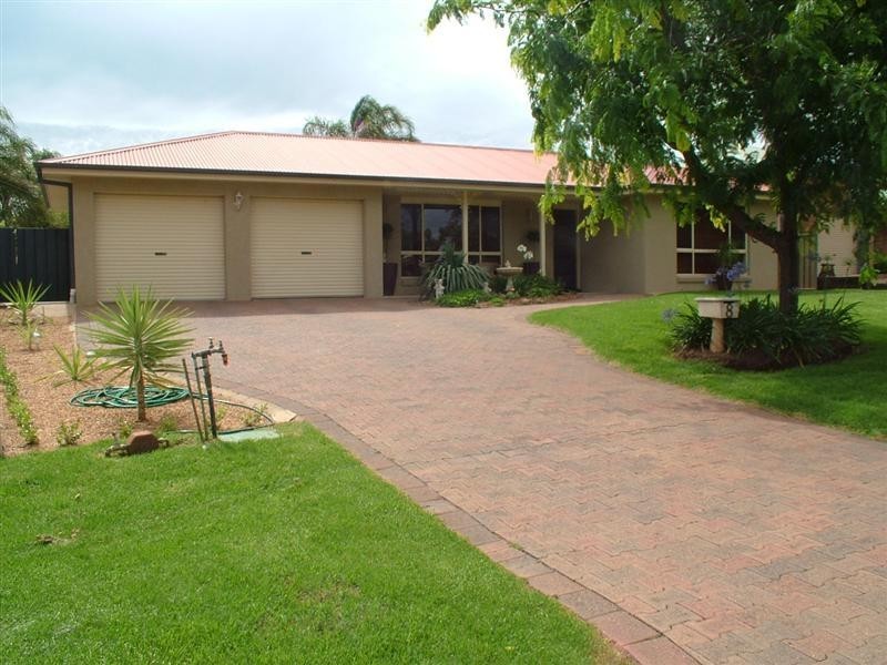 8 Erica Close, Dubbo NSW 2830