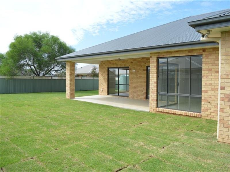 3 Crossroads Drive, Dubbo NSW 2830