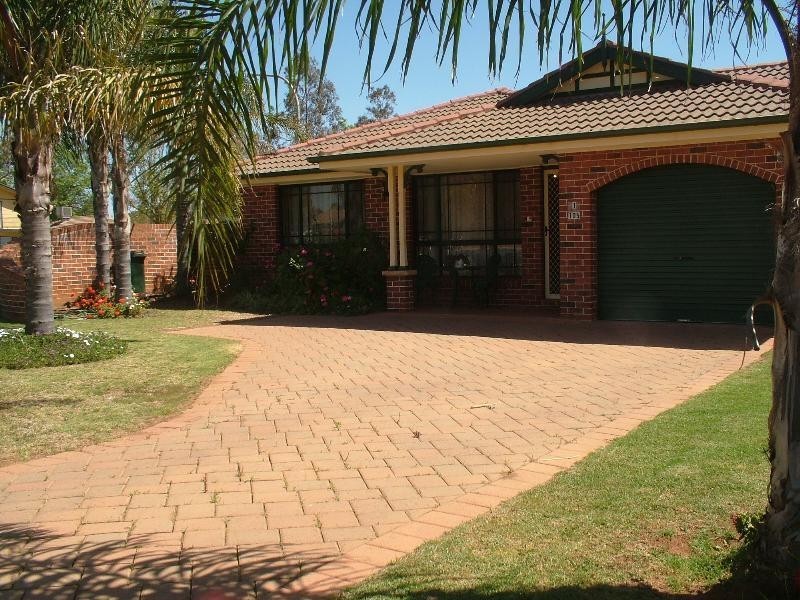105 Websdale Drive, Dubbo NSW 2830