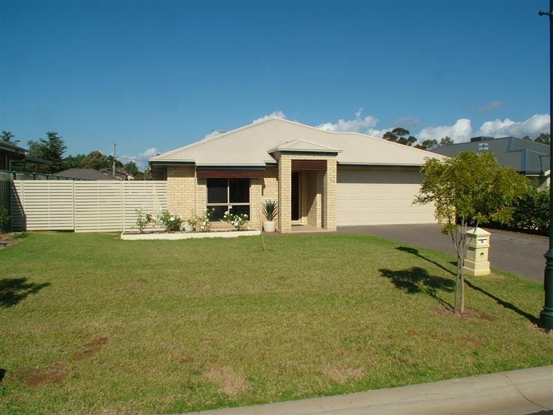 66 Dunheved Crescent, Dubbo NSW 2830