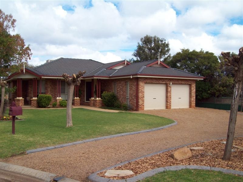 10 Birkdale Close, Dubbo NSW 2830