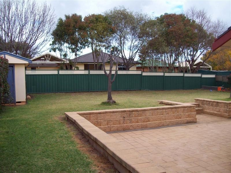 10 Birkdale Close, Dubbo NSW 2830