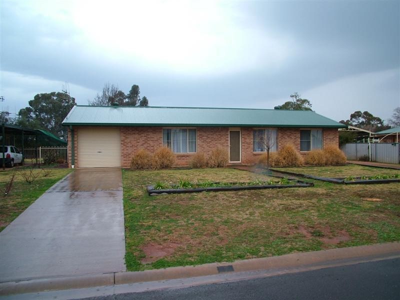 102 Birch Street, Narromine NSW 2821
