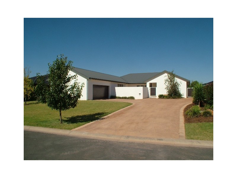 21 Carnoustie Drive, Dubbo NSW 2830