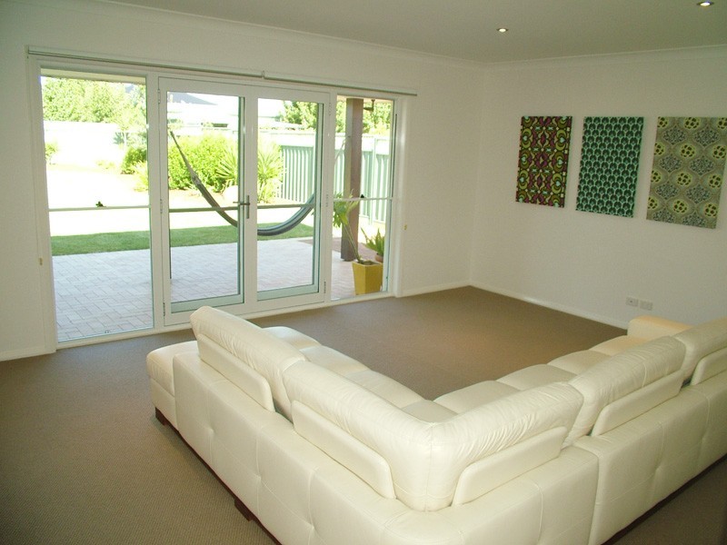 21 Carnoustie Drive, Dubbo NSW 2830