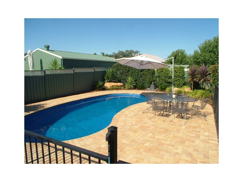 21 Carnoustie Drive, Dubbo NSW 2830