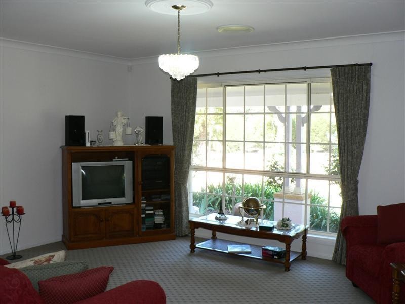 6 Araluen Way, Dubbo NSW 2830