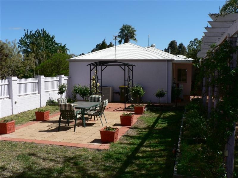 6 Araluen Way, Dubbo NSW 2830