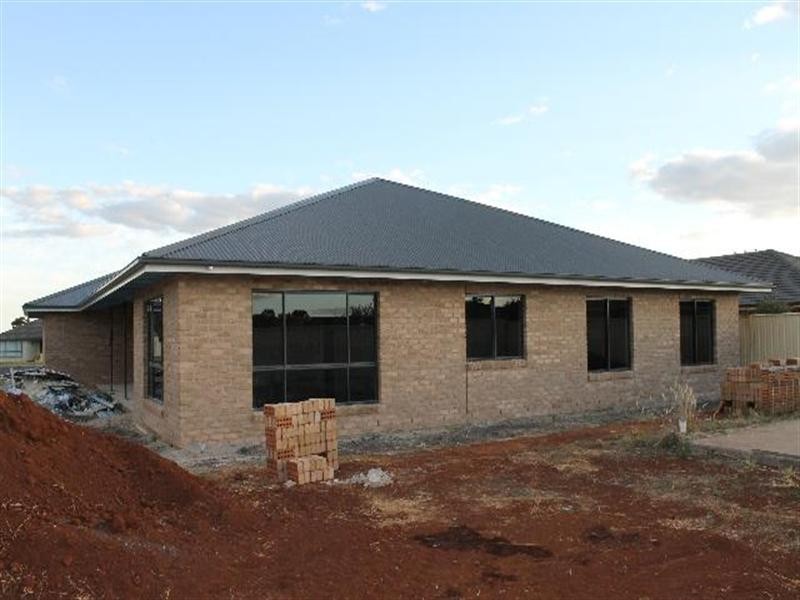 25 Keswick Park Way, Dubbo NSW 2830