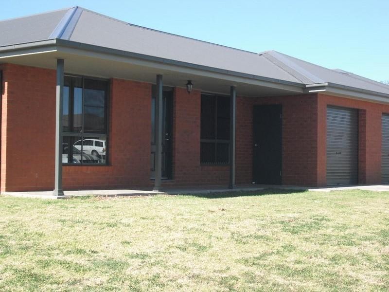 2A Thornett Place, Dubbo NSW 2830