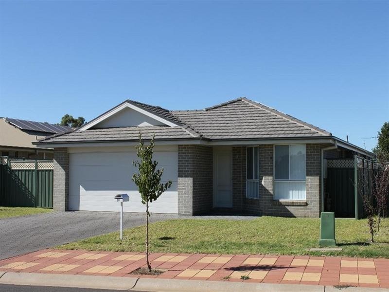 14 Lansdowne Drive, Dubbo NSW 2830