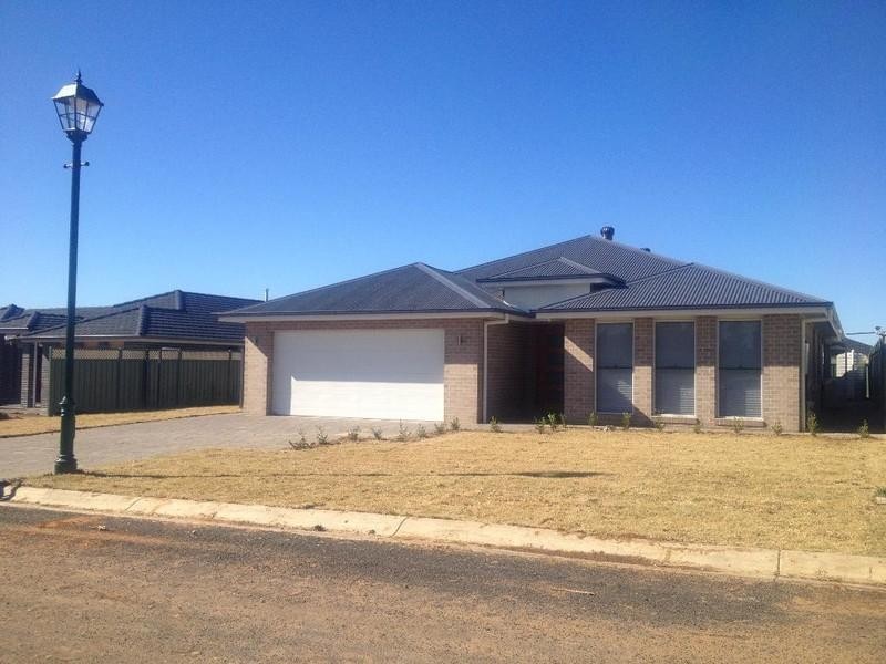 24 Loch Lomond Way, Dubbo NSW 2830