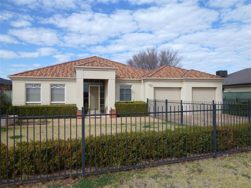 35 Castlereagh Avenue, Dubbo NSW 2830