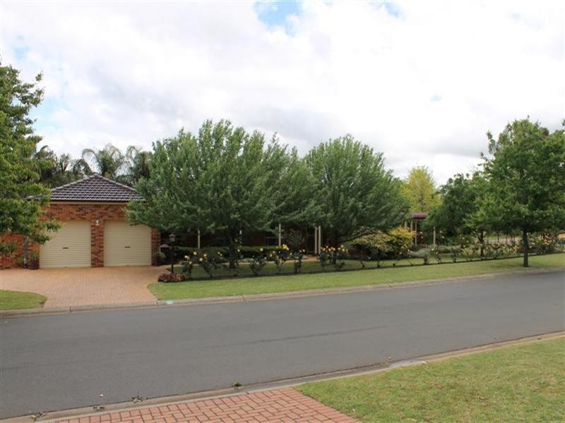 5 Pinehurst Avenue, Dubbo NSW 2830