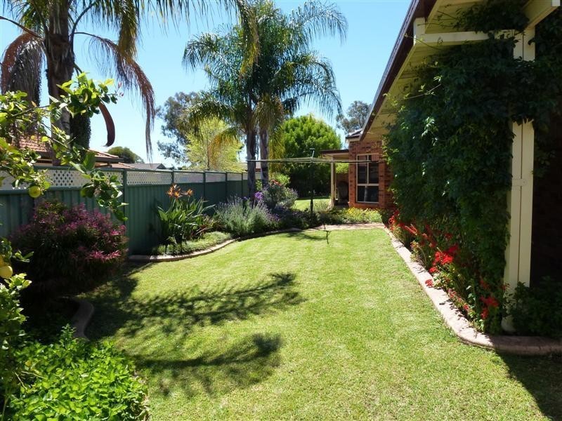5 Pinehurst Avenue, Dubbo NSW 2830
