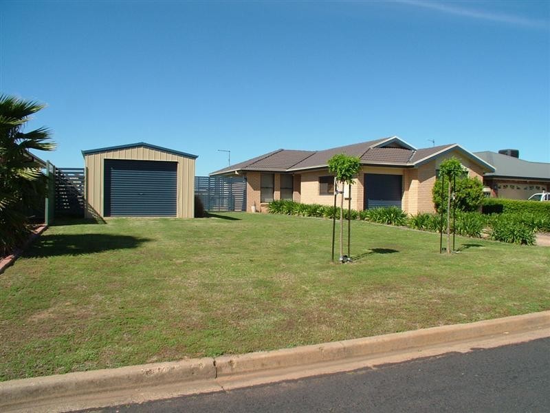 8 Bellbird Way, Dubbo NSW 2830