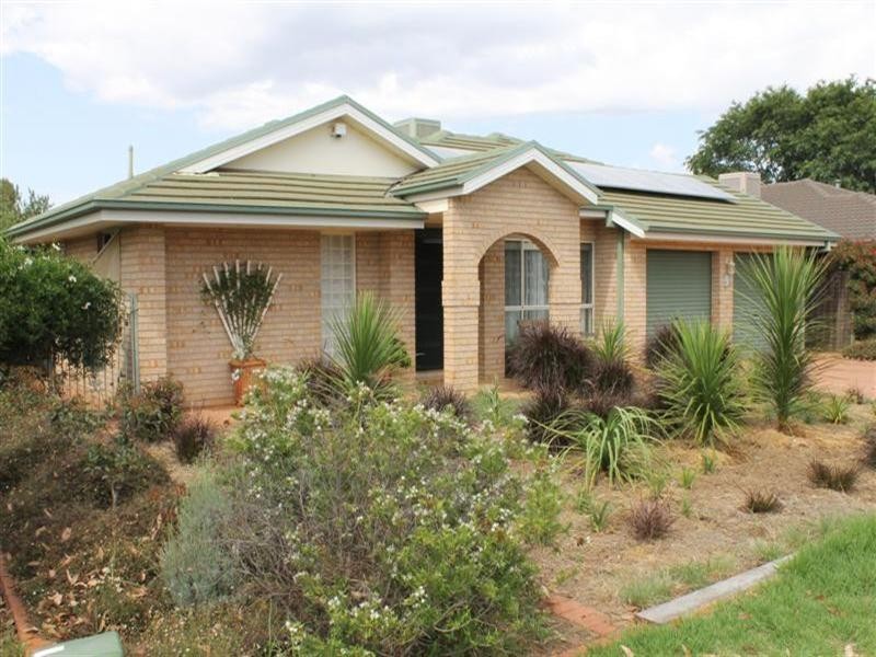 9 Castlereagh Avenue, Dubbo NSW 2830