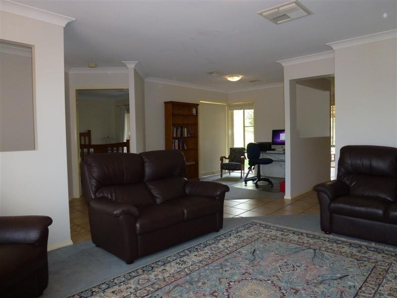 9 Castlereagh Avenue, Dubbo NSW 2830