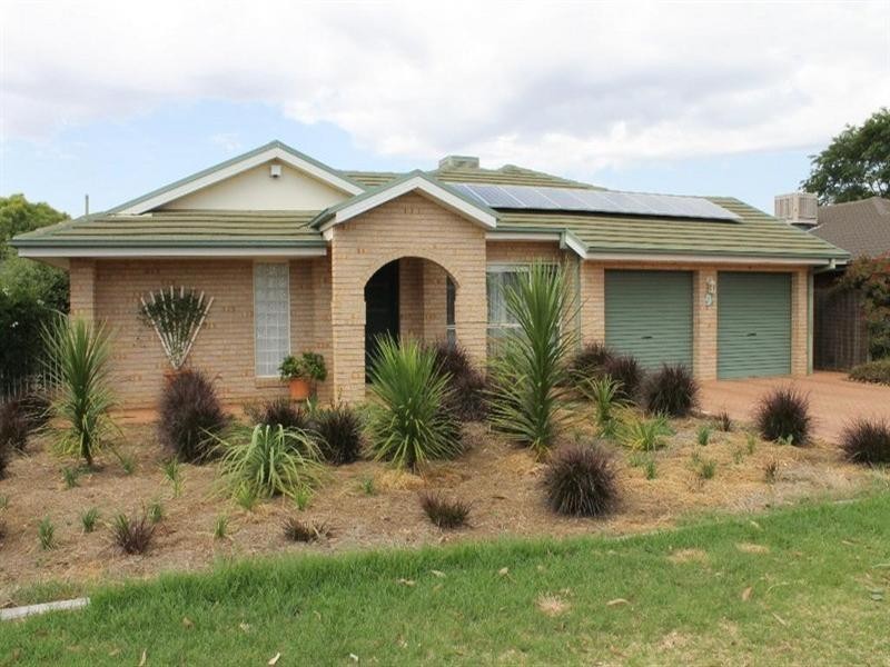 9 Castlereagh Avenue, Dubbo NSW 2830