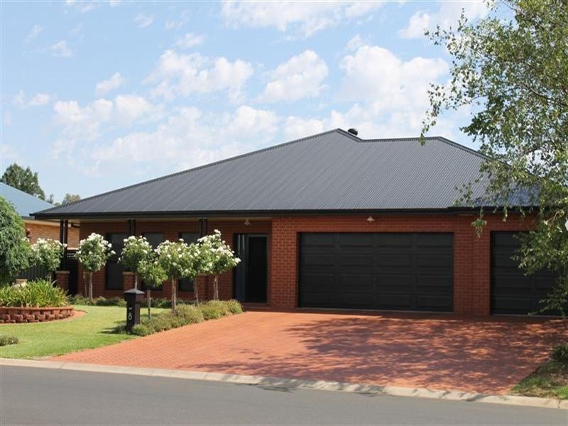 8 Lachlan Way, Dubbo NSW 2830
