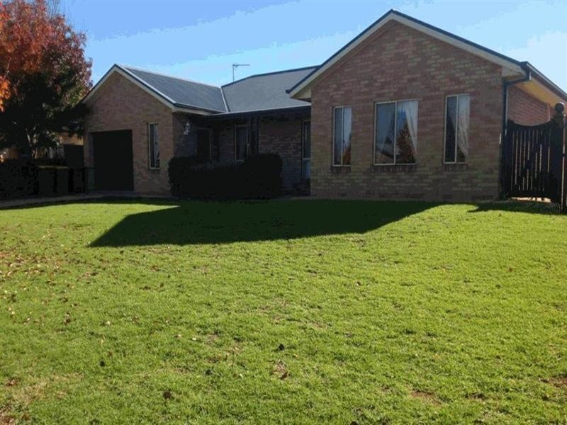 6 Lachlan Way, Dubbo NSW 2830