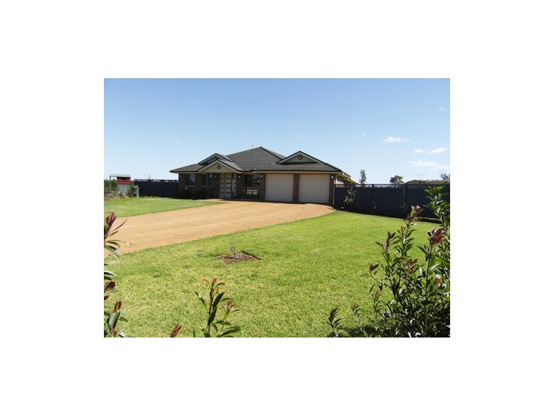 14 Noccundra Place, Dubbo NSW 2830