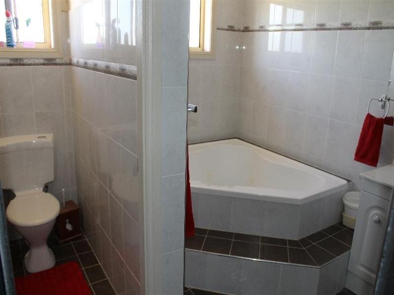 6 Redgum Place, Narromine NSW 2821