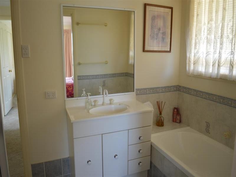 16 Carling Court, Dubbo NSW 2830