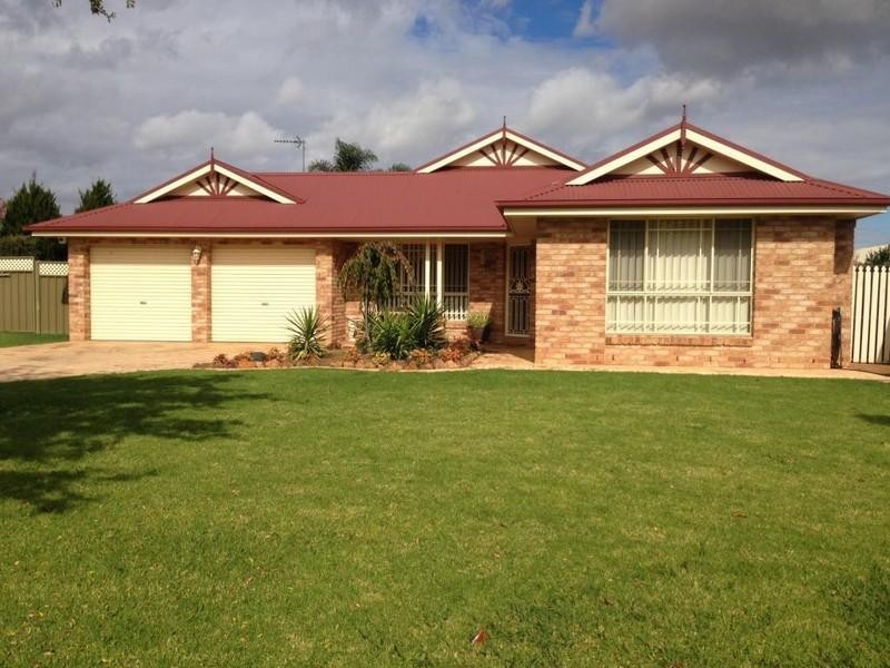 13 Lancaster Park Place, Dubbo NSW 2830