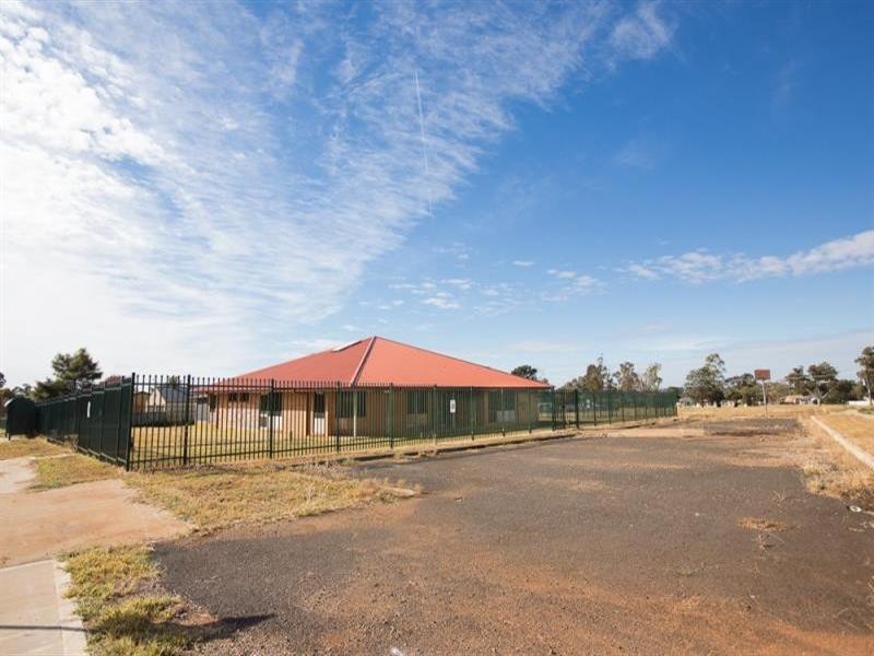 Cnr Alkira St and Spears Drive, Dubbo NSW 2830
