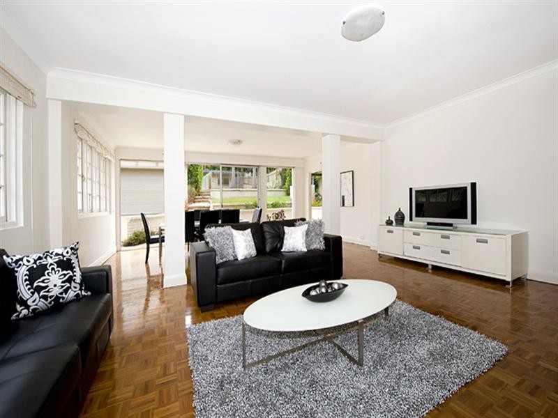 15 Amarna Parade, Roseville NSW 2069