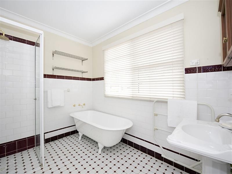 15 Amarna Parade, Roseville NSW 2069