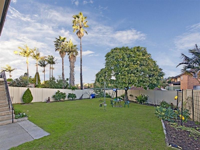 13 Pembrew Crescent, Earlwood NSW 2206