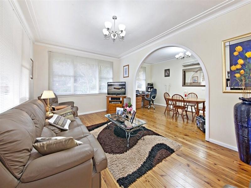 13 Pembrew Crescent, Earlwood NSW 2206