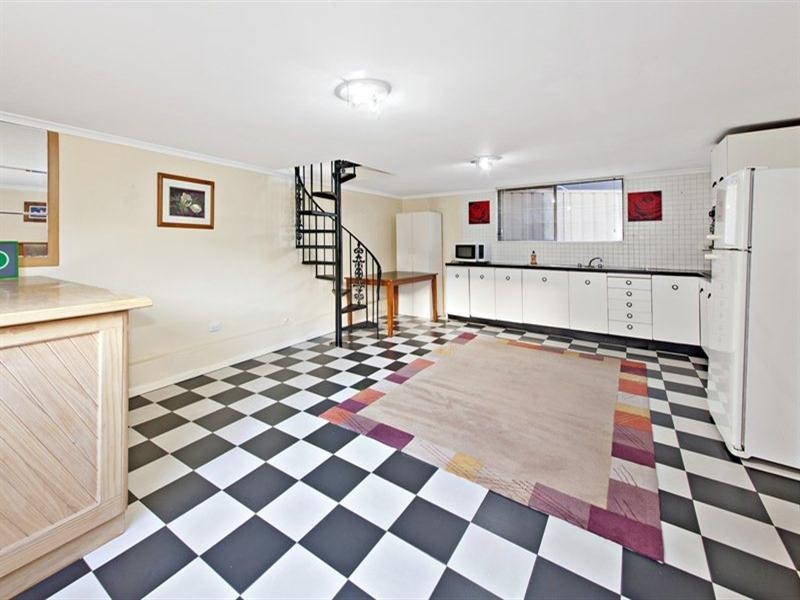 13 Pembrew Crescent, Earlwood NSW 2206