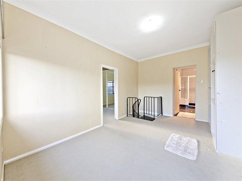 13 Pembrew Crescent, Earlwood NSW 2206