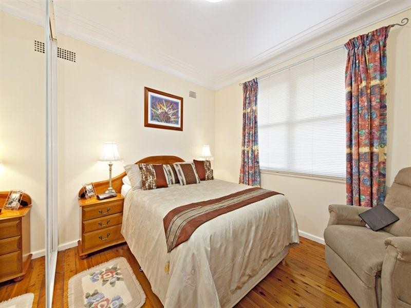 13 Pembrew Crescent, Earlwood NSW 2206