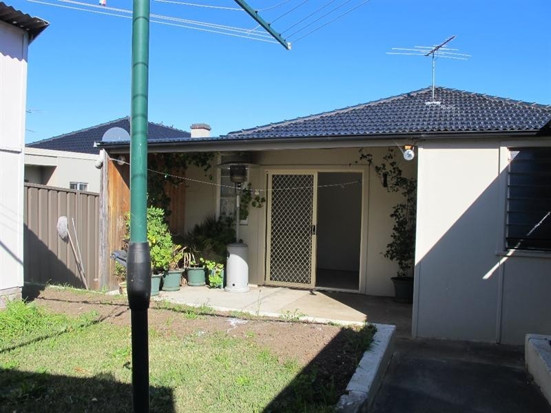 9 Angus Street, Earlwood NSW 2206