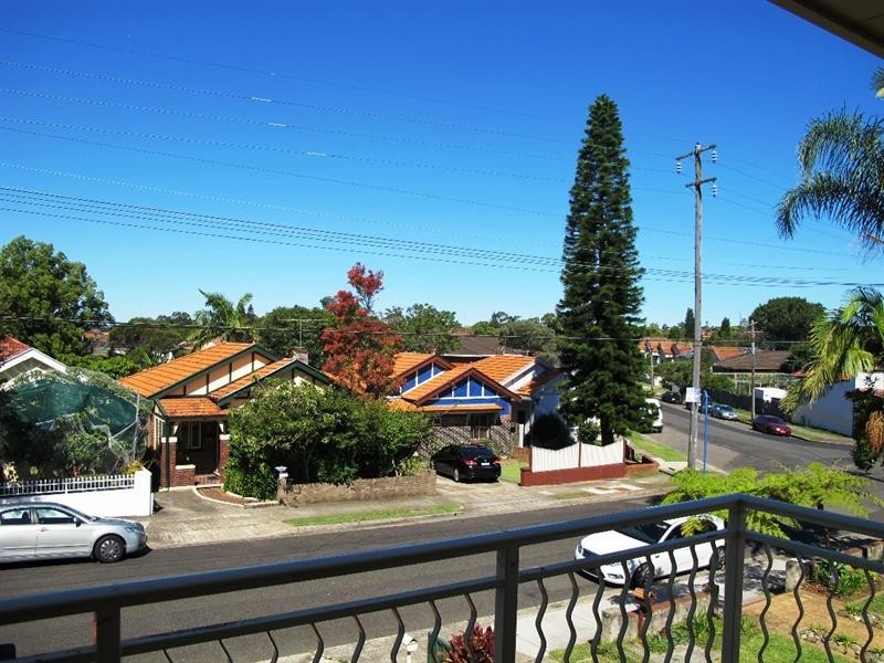 1/27 Northcote Street, Canterbury NSW 2193
