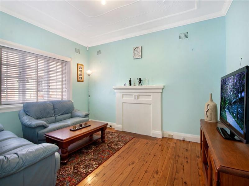 72 Gueudecourt Avenue, Earlwood NSW 2206