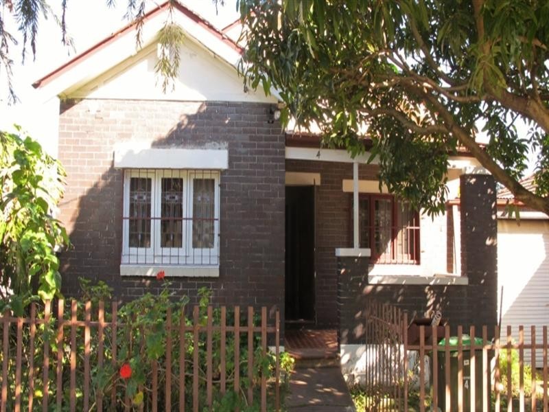 4 Una Street, Campsie NSW 2194