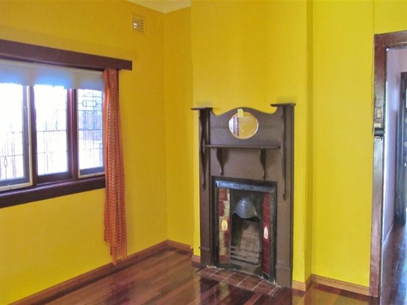 4 Una Street, Campsie NSW 2194