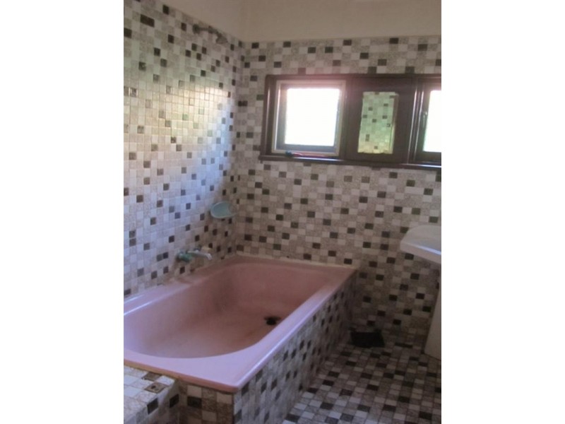 4 Una Street, Campsie NSW 2194